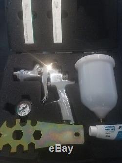 Iwata Air Gunsa Spray Gun Kit 9276 FREE 3 tips and regulator 1.3 1.5 1.8