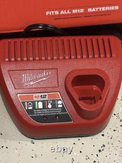 MILWAUKEE M12 10-Ounce Caulk & Adhesive Gun Kit NEW 2441-20 + 6.0AH Battery