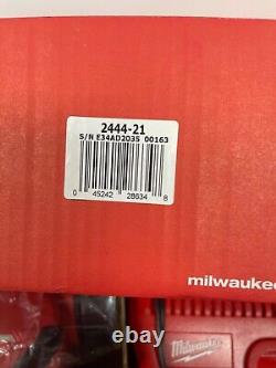 Milwaukee 2444-21 M12 Quart Caulk and Adhesive Gun Kit New withBattery & Charger
