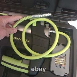 New Flexzilla L1388LFZ Cordless Grease Gun Kit Light 2 Batteries Battery Changer