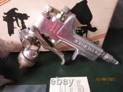 Vintage DeVilbiss Gravity Feed Paint Gun Kit NOS GFG-616-FW