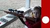 Boy Prise De Vue En Toddler Soeur Utilisation Des Armes À Feu Enfant Normal Dans Le Kentucky