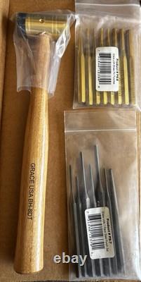 Kit d'outils pour l'entretien des armes, comprend des tournevis, un marteau et 2 jeux de poinçons