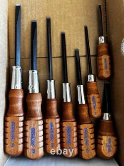 Kit d'outils pour l'entretien des armes, comprend des tournevis, un marteau et 2 jeux de poinçons