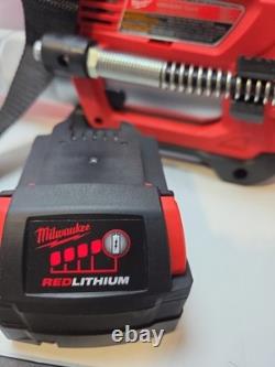 Kit de pistolet à graisse avec tuyau de 48 pouces Milwaukee 2646-21CT M18 18V à 2 vitesses