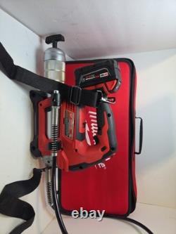 Kit de pistolet à graisse avec tuyau de 48 pouces Milwaukee 2646-21CT M18 18V à 2 vitesses