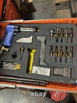 Kit de pistolet à rivets A. T. I AT590RGK-4X Démonstration de boîte ouverte Bumper Technicien Aero aveugle