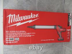 Milwaukee 2642-21CT M18 Pistolet à calfeutrer et à adhésif sans fil avec baril en aluminium de 20 oz Kit