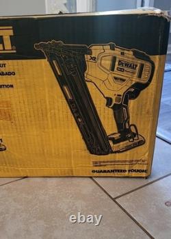 Nouveau Kit de Pistolet à Clous DeWalt DCN650D1 15 GA avec Chargeur de Batterie Inclus NEUF