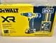 Nouveau Pistolet &agrave; Rivets Dewalt 20v 1/4 Sans Balais Avec 2 Batteries Powerstack (dcf414ge2)